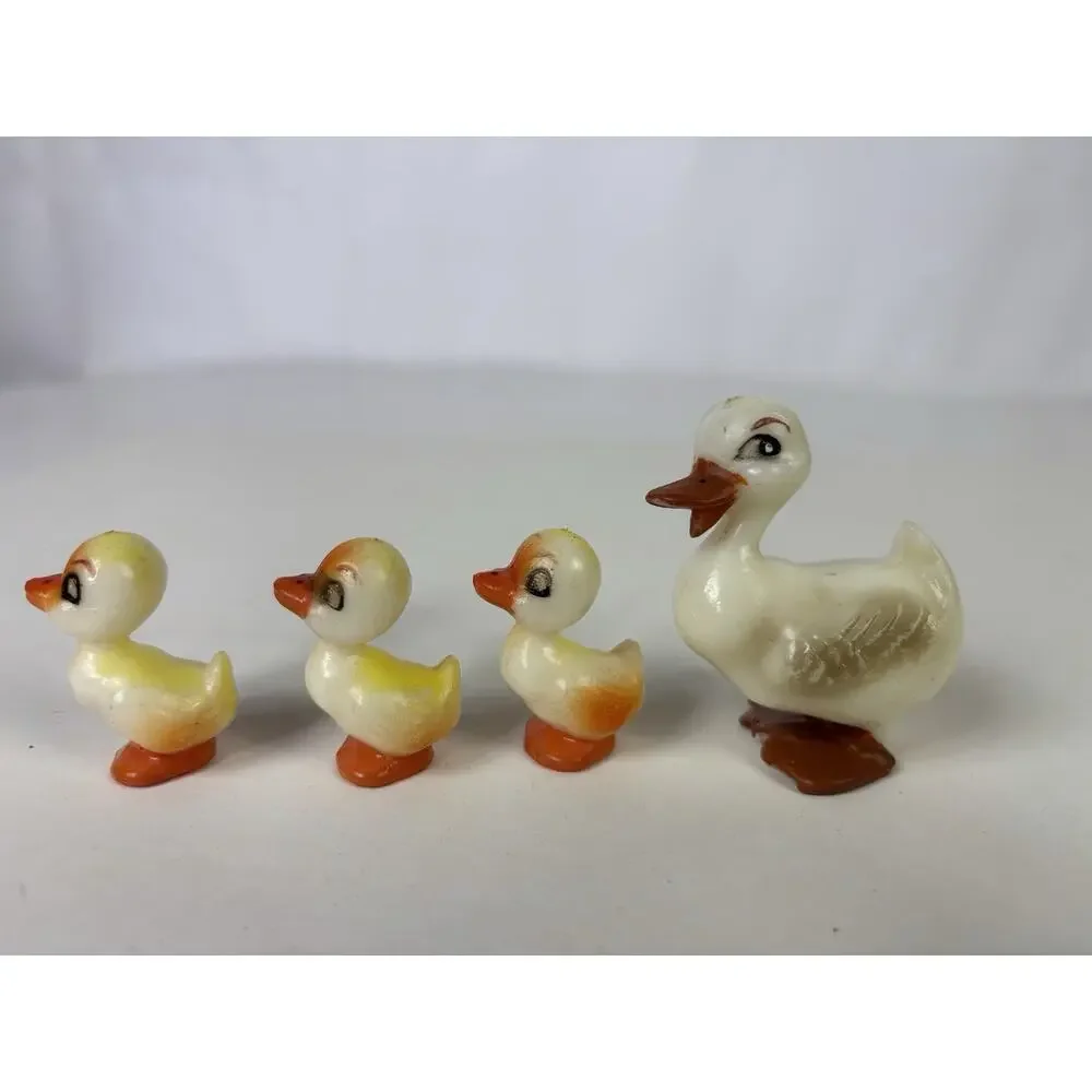 Vintage Wilton Hong Kong Ducks Cake Topper Spring Ducklings Plastic Miniature